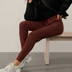 ATHLETA Reddish Cognac Brown Trekkie North High Waisted Workout Jogger Pants